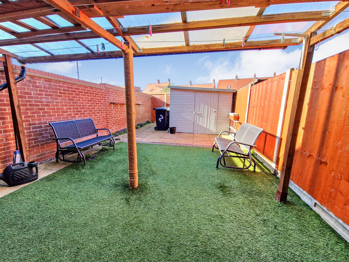 4 bed property in Saxon Way, Bedford